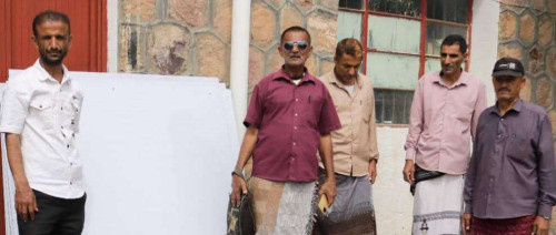 انتقالي حالمين يقدم مستلزمات تعليمية لإدارة التربية والتعليم في المديرية