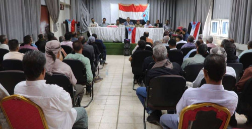 فريق التوجيه والرقابة الرئاسي يعقد لقاءً موسعًا لمناقشة استئناف العملية التعليمية في الضالع