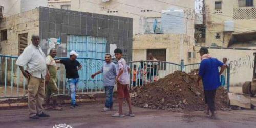 انتقالي العاصمة عدن يواصل نزولاته التفقدية لأضرار السيول ورفع مخلفات الأمطار
