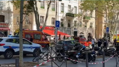 حادث طعن جماعي في فرنسا.. والشرطة تُنهي الهجوم