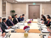 الرئيس الزُبيدي ونائبه اللواء البحسني يلتقيان سفيري بريطانيا وفرنسا والقائم بأعمال السفير الأمريكي لدى بلادنا