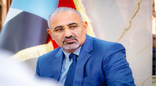 مجلس القيادة الرئاسي.. بين تعطيل العليمي وإصلاحات الزبيدي