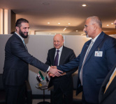 الرئيس الزُبيدي يشارك في سلسلة اللقاءات الثنائية لوفد مجلس القيادة مع رؤساء الوفود المشاركة باجتماعات الجمعية العامة للأمم المتحدة