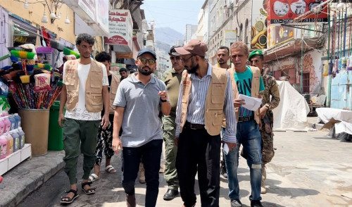 مدير عام صيرة ينفذ حملة ميدانية لضبط الأسعار بالأسواق