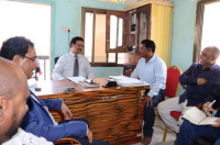 فريق التوجيه والرقابة الرئاسي يطّلع على سير العمل في عدد من مكاتب الوزارات التنفيذية بسقطرى