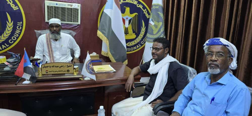 انتقالي السوم يطلع على سير مشروع "مواصلات مرضى غسيل الكلى"