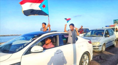 عدن.. مسيرة حاشدة بالسيارات احتفالاً بذكرى ثورة 14 أكتوبر