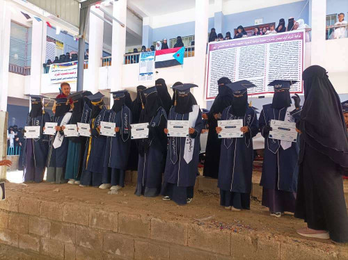 انتقالي يهر والسلطة المحلية يكرمان أوائل طلاب ثانوية الشهيد عبدالمحسن بالمديرية