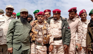 العميد الوالي يشيد بجاهزية محور يافع خلال زيارة ميدانية لمعسكر العر 