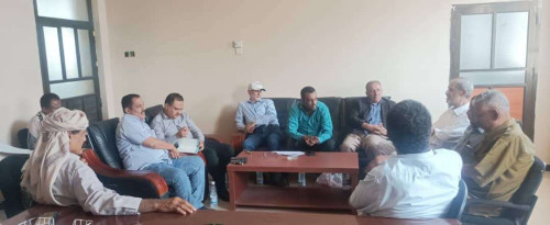 فريق التوجيه والرقابة الرئاسي يلتقي قيادة مكتب مصلحة الضرائب في لحج