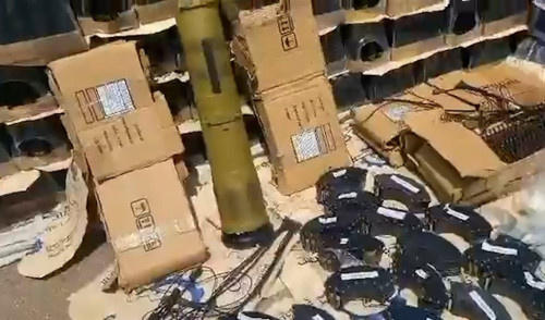 ضبط سفينة إيرانية تحمل أسلحة في طريقها للحوثيين بالقرب من باب المندب