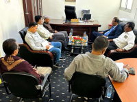 فريق التوجيه والرقابة الرئاسي يتفقد سير عمل مكتب شؤون الغاز في شبوة