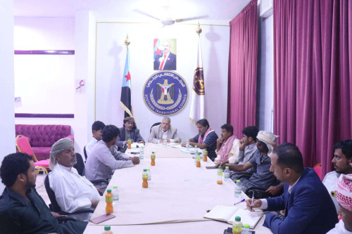 فريق التوجيه والرقابة الرئاسي يلتقي ممثلي منظمات المجتمع المدني في المهرة