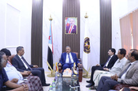 فريق التوجيه والرقابة الرئاسي يناقش مع وزارتي المياه والبيئة والإدارة المحلية أوضاع الخدمات في المهرة