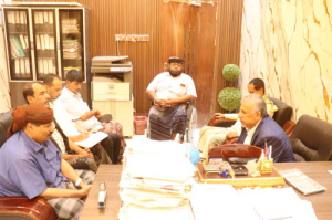 فريق التوجيه والرقابة الرئاسي يطلع على نشاط صندوق النظافة والتحسين بالمهرة