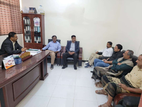 فريق التوجيه والرقابة الرئاسي يطّلع على سير العمل في مكتب الصناعة والتجارة بشبوة