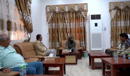 قائد الحزام الأمني يبحث مع قيادات أبين تعزيز الأمن ومكافحة الفساد