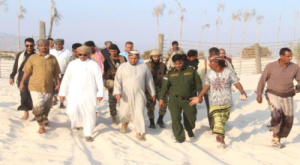 محافظ سقطرى يتفقد مخيم عومق السياحي ويشدد على تنشيط السياحة بالمحافظة