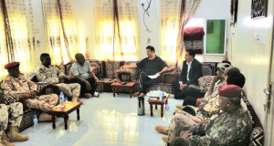 فريق التوجيه والرقابة الرئاسي يلتقي قيادة الوحدات العسكرية في سقطرى