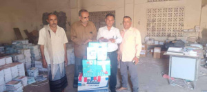 انتقالي ردفان يسلم إدارة مكتب التربية والتعليم بالمديرية كتبًا مدرسية