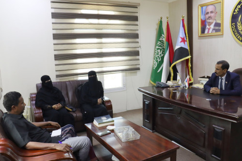 القائم بأعمال رئيس تنفيذية انتقالي حضرموت يبحث قضايا المرأة وذوي الإعاقة واحتياجات المزارعين