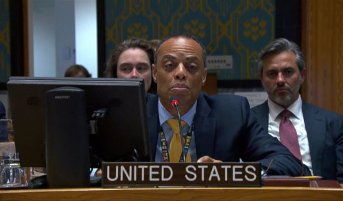 مسؤول أممي يشدد على أهمية تعطيل تدفق الموارد المالية إلى الحوثيين 