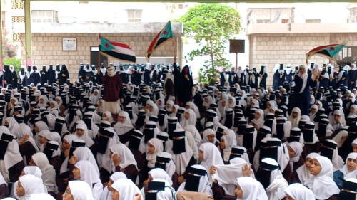 برعاية انتقالي البريقة.. مدرسة 14 أكتوبر للبنات تحتفي بالذكرى الـ58 لعيد الاستقلال