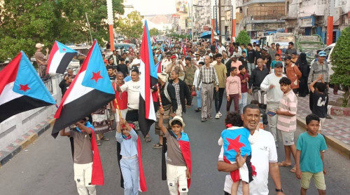 انتقالي المعلا والسلطة المحلية ينظمان مهرجاناً كرنفالياً حافلاً احتفاءً بالذكرى الـ58 لعيد الاستقلال