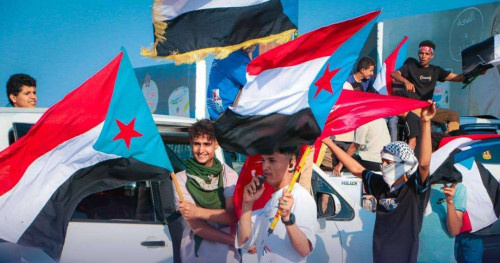 انتقالي العاصمة عدن ينظم مسيرة شبابية احتفاءً بذكرى عيد الاستقلال