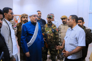 بتوجيهات من الرئيس الزُبيدي.. الكثيري يطّلع على جاهزية مطار سيئون ويؤكد استمرار جهود التأمين