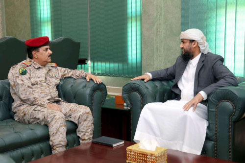 المحرّمي يلتقي وزير الدفاع ويشدد على أهمية رفع الجاهزية القتالية