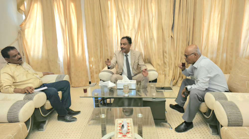 باعوم يبحث مع مدير ضرائب وادي حضرموت إعادة ترتيب النظام الضريبي ووقف الهدر