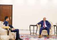 الرئيس الزُبيدي يطّلع على سير العمل بهيئة الأراضي وخططها المستقبلية