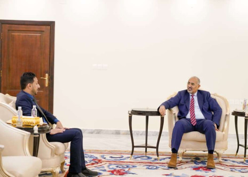 الرئيس الزُبيدي يطّلع على سير العمل بهيئة الأراضي وخططها المستقبلية