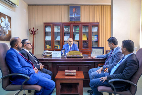 الرئيس الزُبيدي يتفقد سير العمل بوزارة الإعلام والثقافة والسياحة