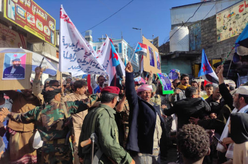 أبناء رصد يحتشدون احتفالًا بالنصر ويجددون دعمهم للقيادة الجنوبية للمطالبة بإعلان دولة الجنوب العربي