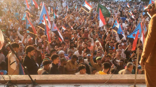 ساحة الاعتصام بالعاصمة عدن تستقبل وفودًا جماهيرية من محافظة الضالع