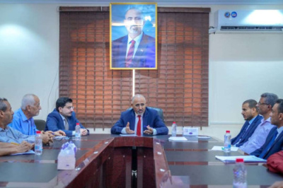 الرئيس الزُبيدي يزور وزارة المياه والبيئة ويطّلع على المشاريع المنفذة لتعزيز الموارد المائية