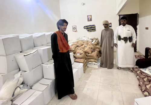 مقدمة من الرئيس الزُبيدي.. انتقالي شحن يدشّن توزيع السلال الغذائية للأسر الأشد احتياجًا