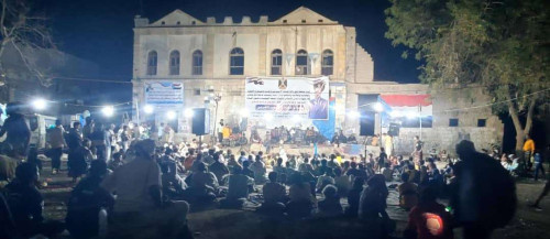 انتقالي الحوطة ينظم أمسية فنية بمخيم الاعتصام المفتوح في لحج