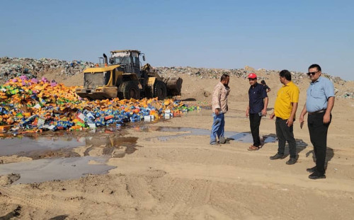 مدير عام المنصورة يوجه بإتلاف (70) طنا من العصائر منتهية الصلاحية