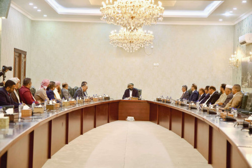 المحرّمي يؤكد أهمية الشراكة مع القطاع الخاص لضمان استقرار العملة وتحفيز الاقتصاد