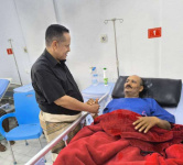 رئيس تنفيذية انتقالي لحج يزور الجريح عبد السلام ناصر في مستشفى عدن الخيري