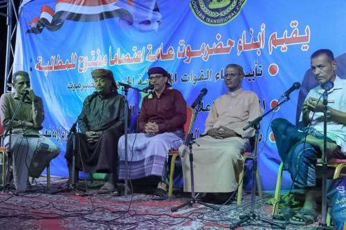 مخيم الاعتصام المفتوح بالمكلا يشهد حلقة نقاش حول أهمية الأغنية الوطنية والثورية في محطات نضال شعب الجنوب