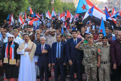 أبناء حضرموت يحتشدون في المكلا بمليونية "القرار قرارنا" للمطالبة بإعلان دولة الجنوب العربي