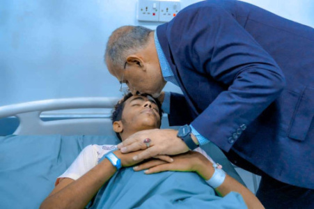 الرئيس الزُبيدي يطمئن على أحوال جرحى عملية &ldquo;المستقبل الواعد&rdquo; بمستشفى عبود العسكري