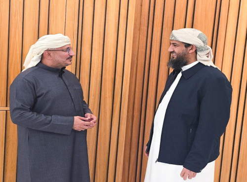 المحرّمي وطارق صالح يناقشان مستجدات الأوضاع ويؤكدان أهمية تعزيز التنسيق المشترك