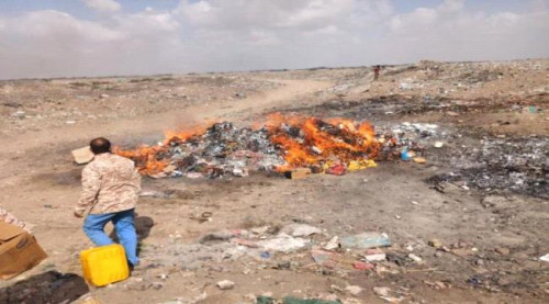 عدن.. حملة رقابية بالمنصورة تضبط مواد منتهية الصلاحية وتتوعد المخالفين بالإجراءات القانونية