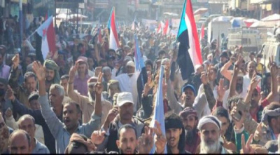 حشود الضالع تجدد التفويض للرئيس الزُبيدي