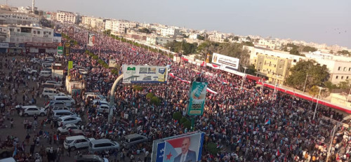 شعب الجنوب في مليونية "الوفاء والصمود" يؤكدون رفضهم  المساس بالإرادة الشعبية والسيادة الوطنية الجنوبية